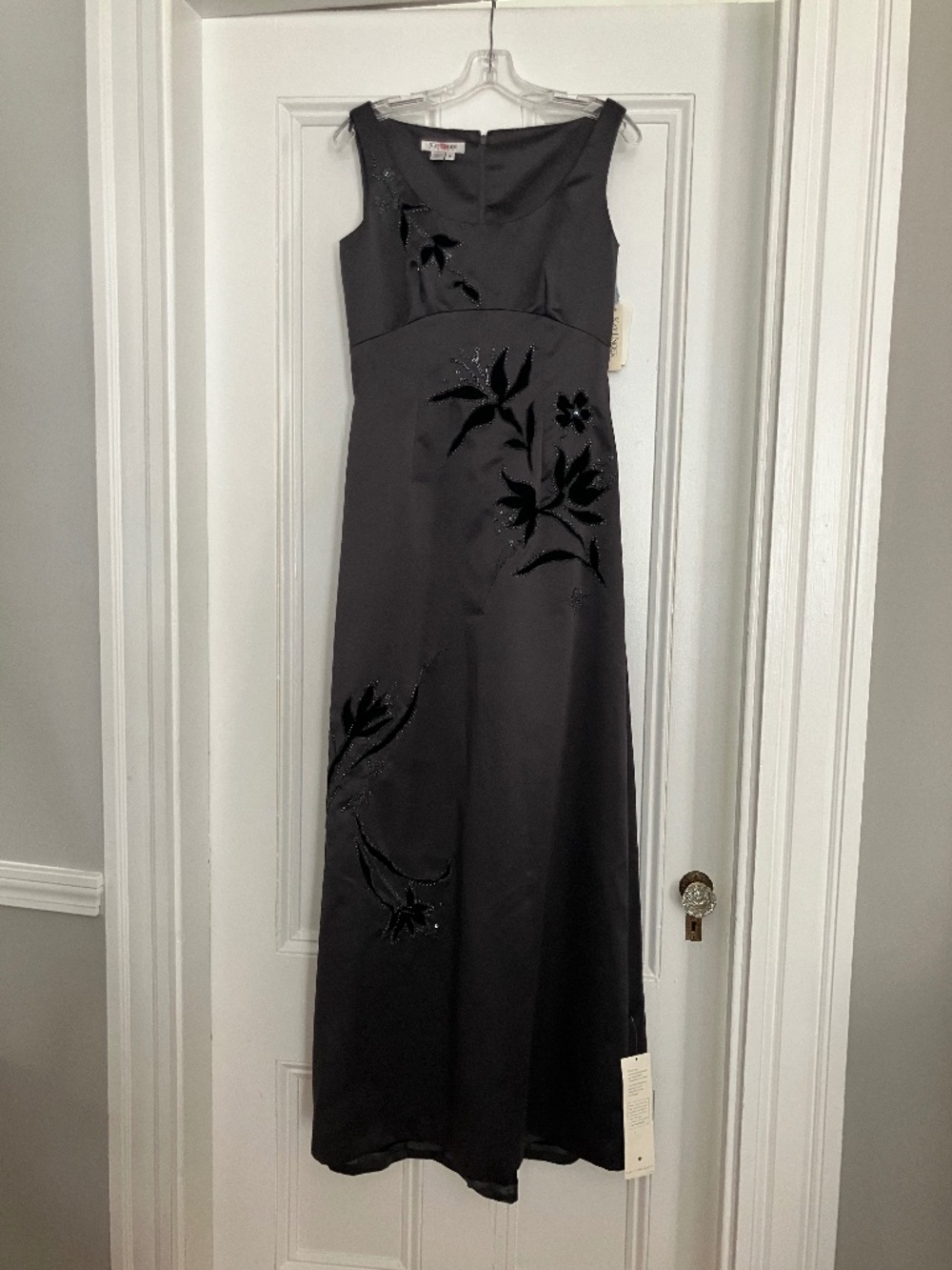 Kay Unger Pewter ballgown w/velvet-like flowers + sequins